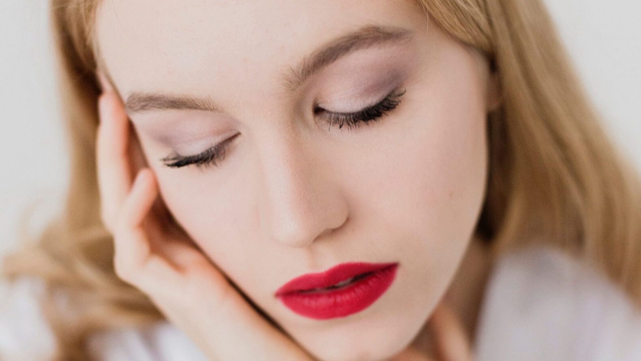 How to Make Your Makeup Last All Day If you Have Oily Skin