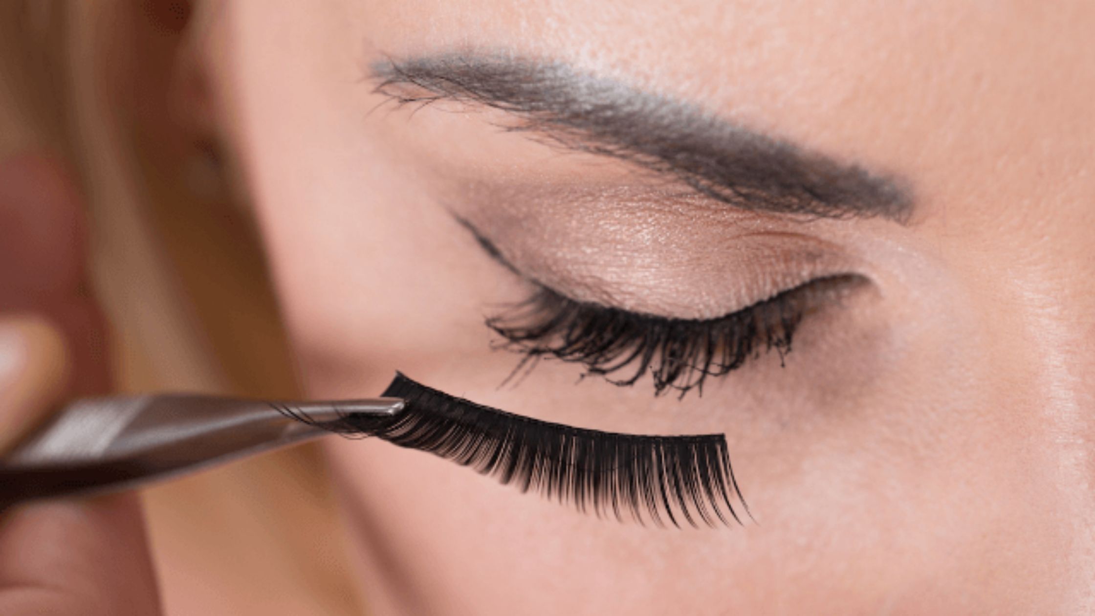 How to Apply and Reuse Fake Eyelashes